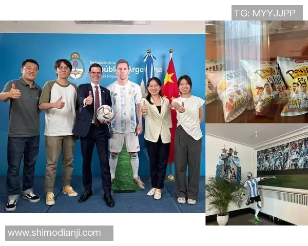足球明星合影立牌图案展现球场魅力与友谊的完美结合